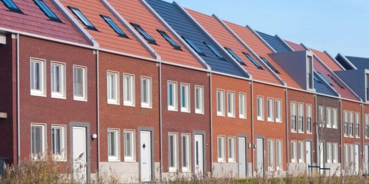 More homes get building permits but fewer are built: CBS