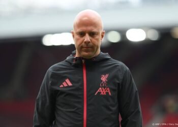 Liverpool ontslaat trainer Slot na twee seizoenen