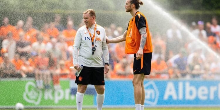 Oranje traint voor 1500 enthousiaste toeschouwers in Zeist