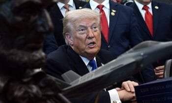 Trump kondigt hogere importheffing op auto’s en trucks uit EU aan