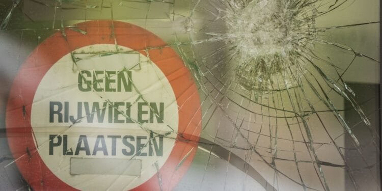 Mayors condemn continuing violent anti-refugee protests