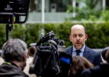 Cabinet pushes faster deportations and tighter border checks