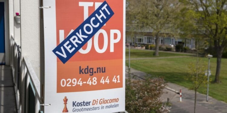 Dutch house prices 4.3% higher than a year ago, growth slowing
