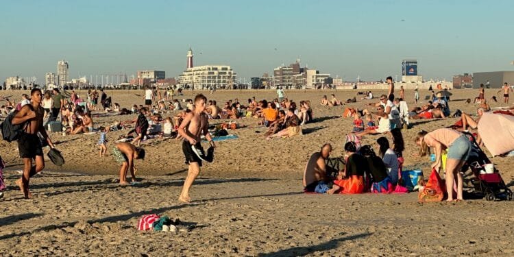 Extra precautions at holiday events as heat set to soar past 30C