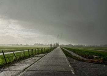 Storms and heavy hail ahead as warm spell ends