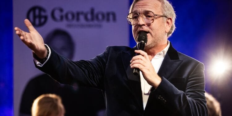 Strafrechtadvocaat Job Knoester ergert zich groen en geel aan nieuwtjes over Gordon: ‘Als hij een scheet laat…’