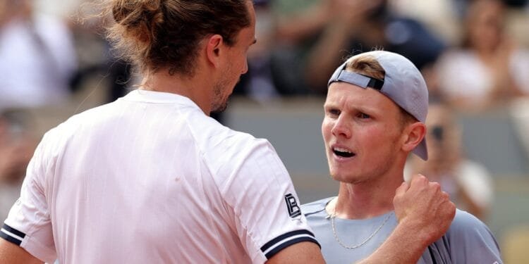 De Jong credits mental strength for French Open breakthrough