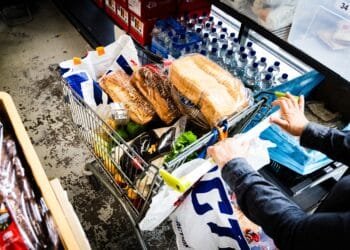155.600 Nederlanders naar de voedselbank: ‘Armoede groeit in welvarend Nederland’, ook onder mensen met werk