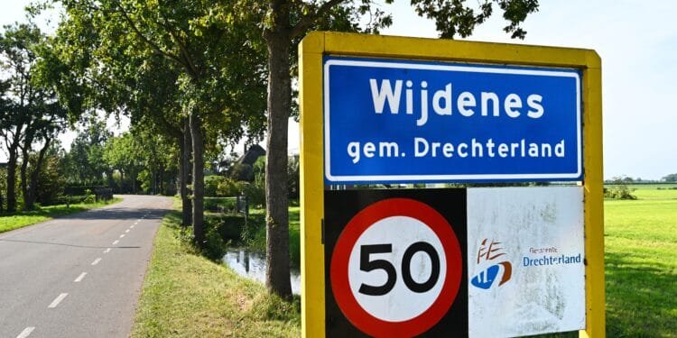 Politie onderzoekt racistische leuzen bij brand Wijdenes: ‘Het zijn Turkse mensen die daar werken, heel aardig’