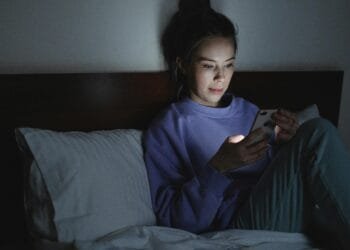 54.000 dossiers tonen nieuw risico: AI-chatbots kunnen wanen en suïcidale gedachten versterken