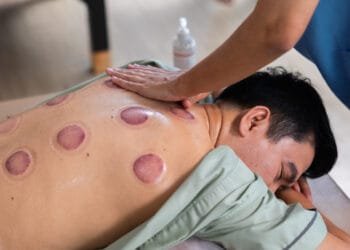 ‘Wet cupping’ mag niet zomaar zonder arts gebeuren, maar bijna alle aanbieders doen dat toch, ziet inspectie