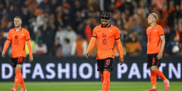 Oranje verliest voorlaatste oefenduel voor WK van Algerije (0-1)