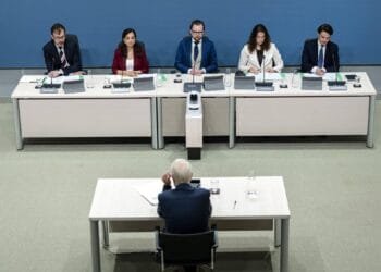 Van Dissel: hadden minder afhankelijk van WHO moeten zijn
