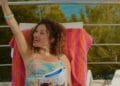 Katja Schuurman lekker ordinair in Spaanse all-inclusive: ‘Pina colada… mét verse ananassap!’