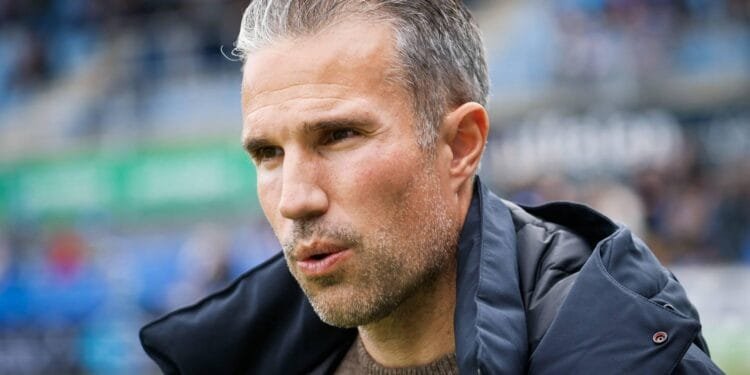 Feyenoord ontslaat trainer Van Persie na ruim een jaar
