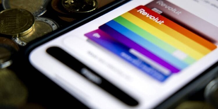 Onlinebank Revolut gaat telefoonabonnementen aanbieden