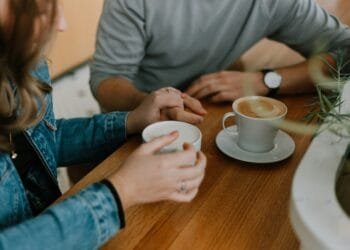 Wetenschappers ontdekken dat koffie je darmen verandert (en dat heeft effect op je stemming)