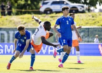 Oranje verslaat Oezbekistan en ziet keeper Verbruggen uitvallen