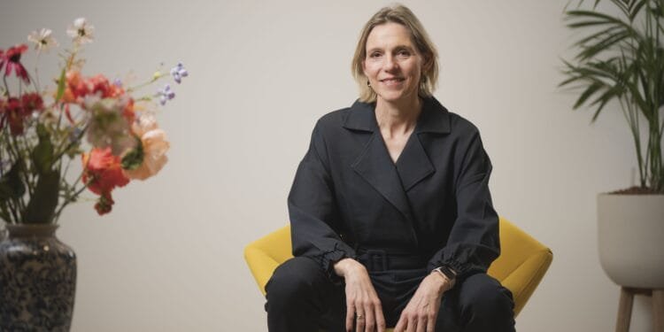 Minister Mirjam Sterk van Sport bezoekt Oranje op WK voetbal en voelt ongemak: ‘Beetje dubbel gevoel’