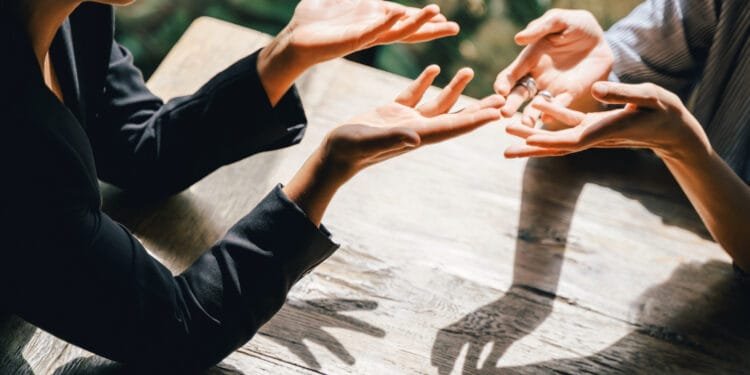 Relatietherapeuten delen empathische trucs die een ruzie met je partner sneller laten zakken