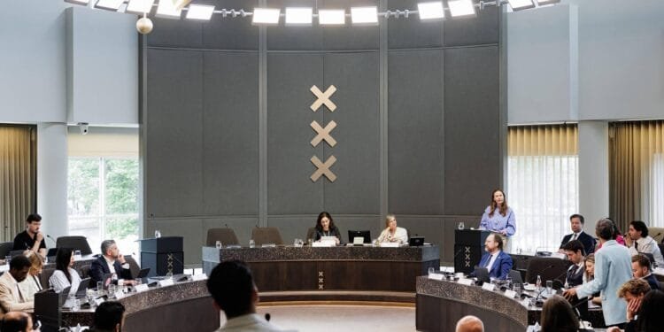 Meerderheid raad Amsterdam stemt voor coalitieakkoord PRO en D66