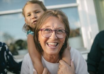 Oma Wil (79): ‘Mijn dochter voedt haar kinderen te soft op, moet ik er wat van zeggen?’