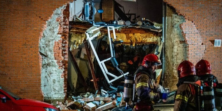 Grote brand in flatgebouw aan de Osdorper Ban in Amsterdam