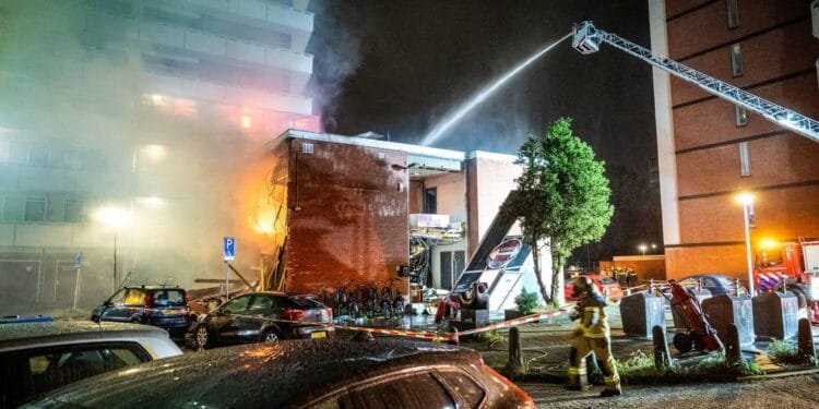 Zeven gewonden door explosie en brand Amsterdam Nieuw-West