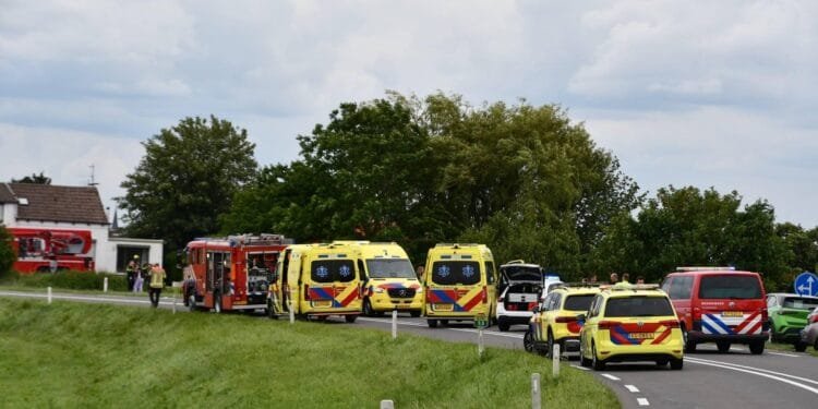 Bloemen op plek van ongeluk omgekomen kinderen in Zeeland