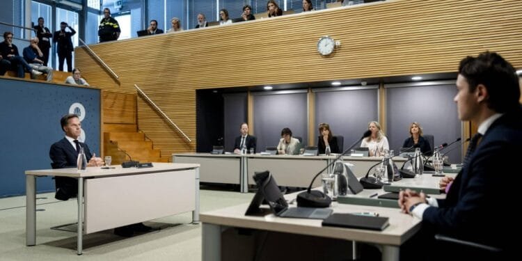 Rutte: Nederland ontsnapte in coronatijd maar net aan code zwart
