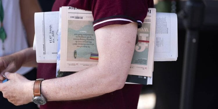 Nederlanders verliezen interesse en vertrouwen in het nieuws