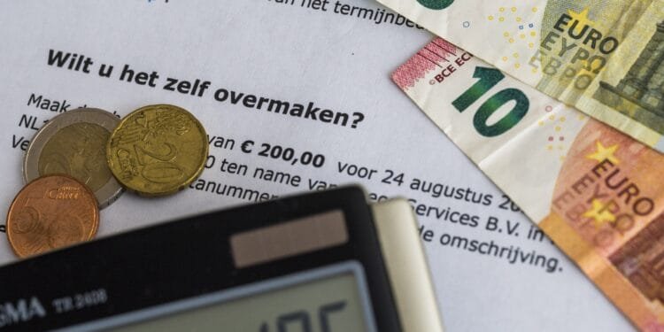 1 op de 3 Nederlanders leeft van salaris naar salaris: is loon rond de 25ste nog van deze tijd?