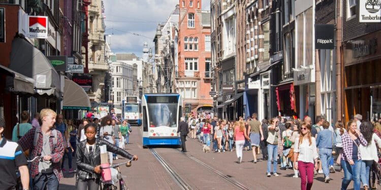 One in five shops have closed as online sales continue to grow