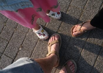 Etiquette-experts over vrijdag (ruim 30 graden):  ‘Slippers op kantoor absolute no-go’