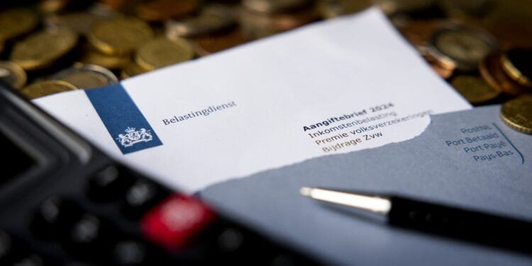 Inspectie slaat alarm: mensen die geen belastingaangifte doen, betalen vaak duizenden euro’s te veel