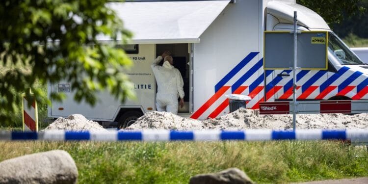 Girl arrested in parents’ murder probe “sent photos to friends”
