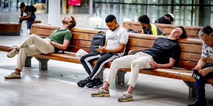Strike over but heat keeps train services cut until Friday