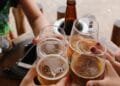 Extreme hitte dwingt Parijs tot alcoholverbod: ziekenhuizen zien explosieve stijging van spoedgevallen