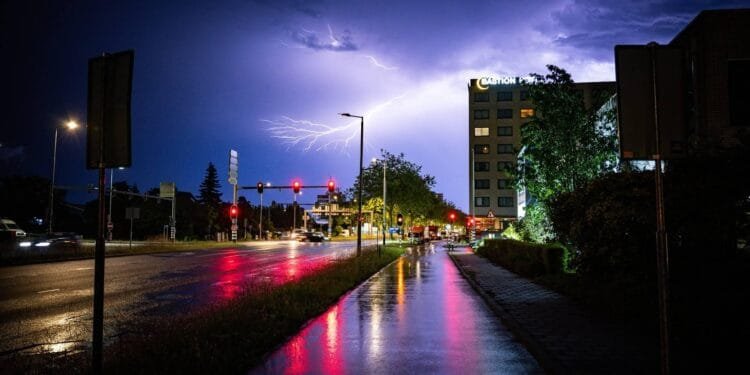 Zaterdagavond code oranje in vier provincies vanwege zwaar onweer