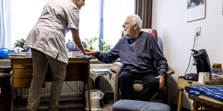 Onderzoek: langdurige zorg raakt juist méér personeel kwijt door strengere Wet DBA
