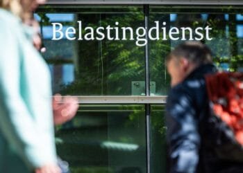 Tax office delays new VAT system to take control from US firms