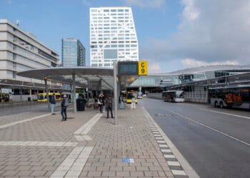 Utrecht to pay bus drivers double to keep summer service running