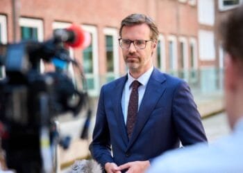 Netherlands joins US chip pact while fighting ASML export curbs