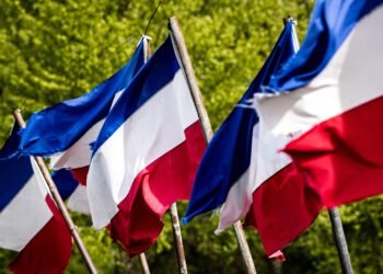 Omgekeerde Nederlandse vlag zorgt al jaren voor discussie: dit mag volgens de wet wel en niet