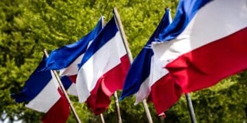 Omgekeerde Nederlandse vlag zorgt al jaren voor discussie: dit mag volgens de wet wel en niet