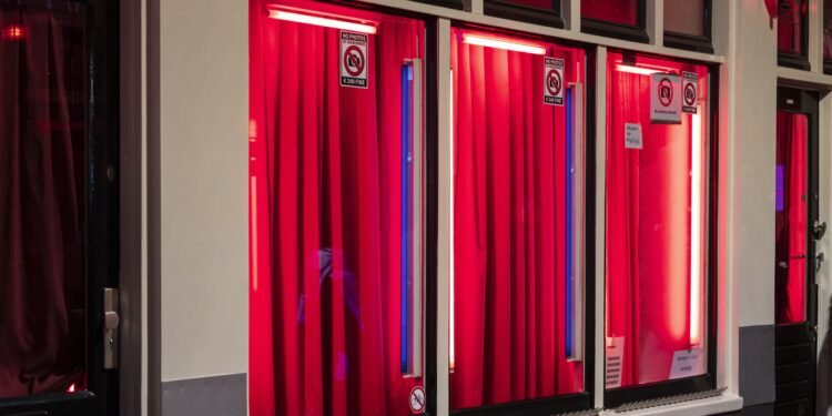 Nieuw onderzoek: veel meer Nederlandse meisjes dan gedacht zijn slachtoffer van prostitutie in het buitenland