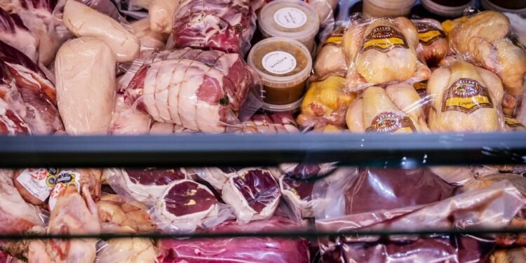 Kabinet komt met verbod op uitzendkrachten in vleessector