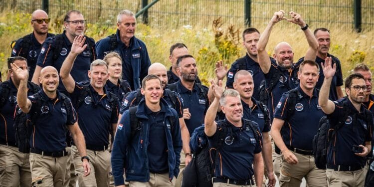 Vliegtuig met USAR-team geland op vliegbasis Eindhoven