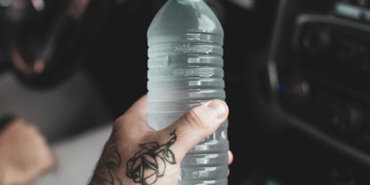 Wat kun je beter drinken: kraanwater of water uit een fles? Drinkwaterexpert legt uit