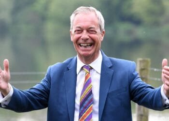 Farage geeft zetel op om zich herkiesbaar te stellen